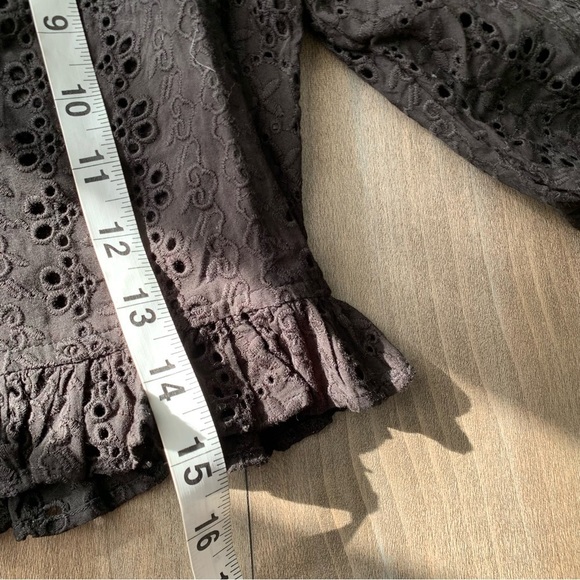 NWT Celina Moon eyelet ruffle button top black size small - Picture 4 of 5
